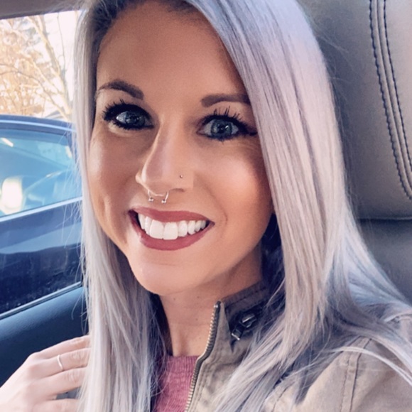 I’m Jenn ! Welcome to my closet ! - Picture 2 of 3